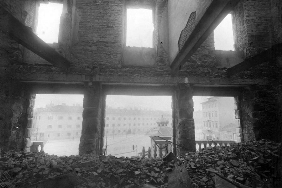 Il Narodni dom, la casa del popolo di Trieste dopo l’incendio del 13 luglio 1920. - Per gentile concessione della Oze Nšk