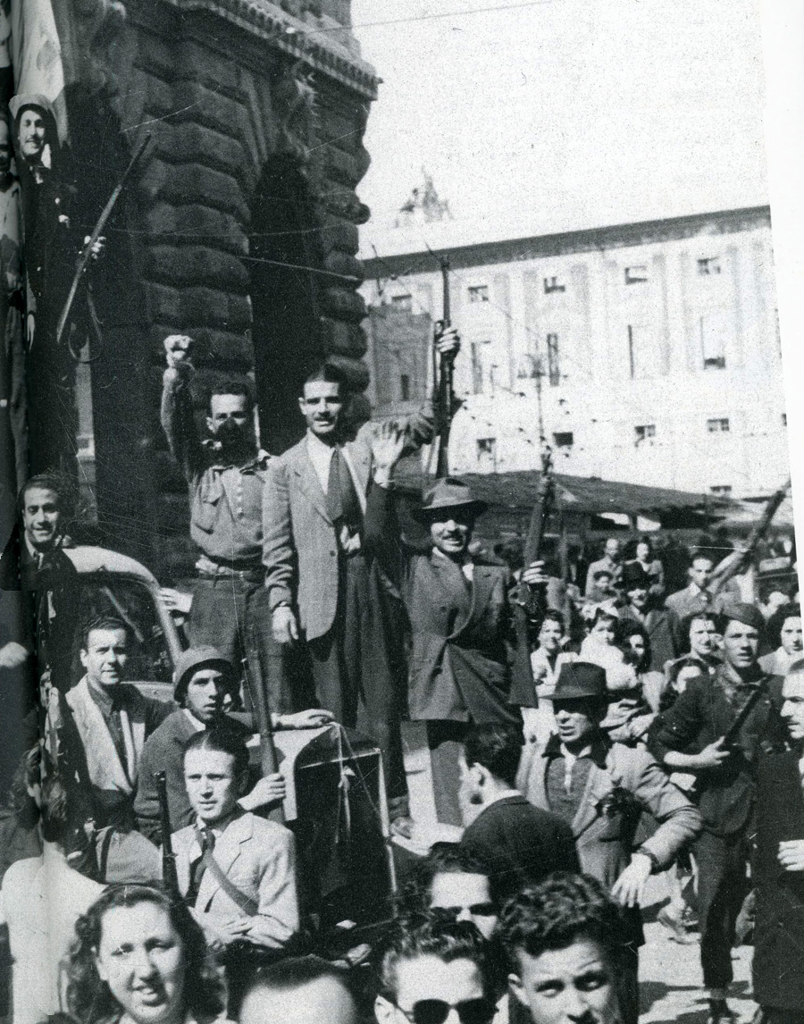 Genova, 25 aprile 1945, De Ferrari - da Il generale e l'operaio, Genova, 2009