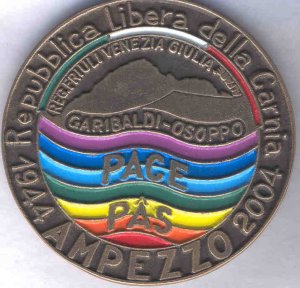 la medaglia realizzata da B. Alfaré in occasione del 60° anniversario della Zona Libera della Carnia
